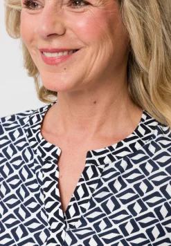 Blusenshirt mit geschlitztem Rundhals