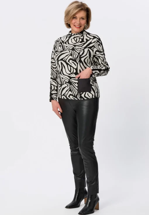 Pullover mit eingesetztem Streifen