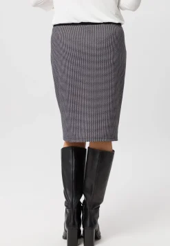 Schlupfrock mit zweifarbigem Minimalprint